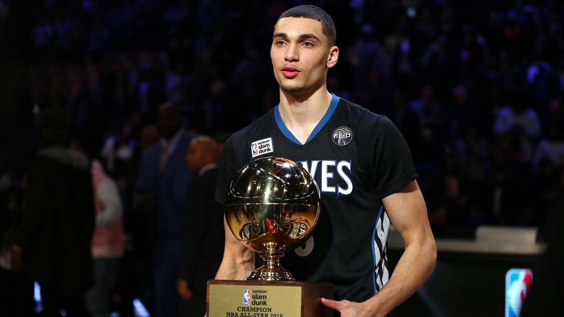 东契奇意外战胜快船，领先优势明显引爆全场！观众掌声雷动